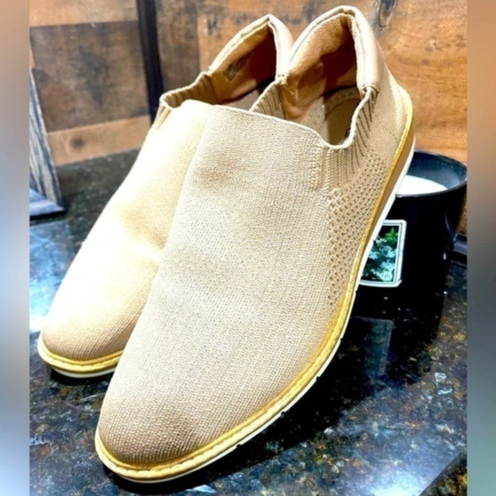 Me Too Loafers /Flats woman’s size 10